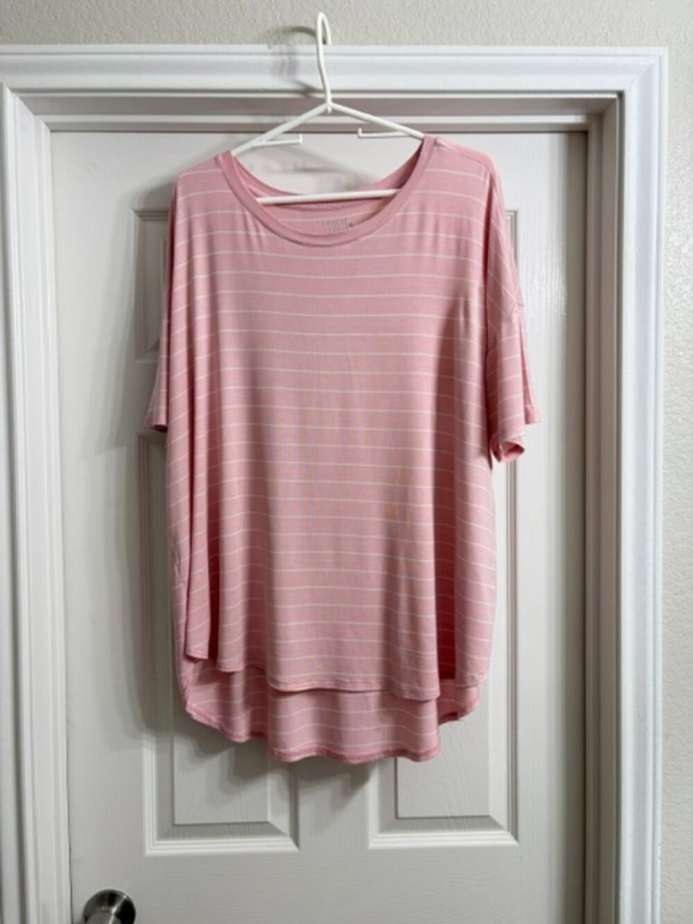 Time and Tru Women's Pink and White Stretchy Shirt, Size XL